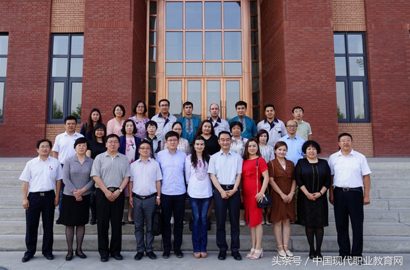 和田教师一年工资,和田教师岗位工资和薪级工资表