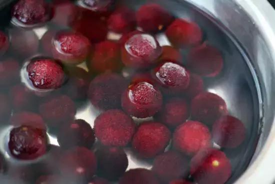 杨梅有小白虫把它用盐水泡出来,不小心吃了杨梅里的小白虫怎么办