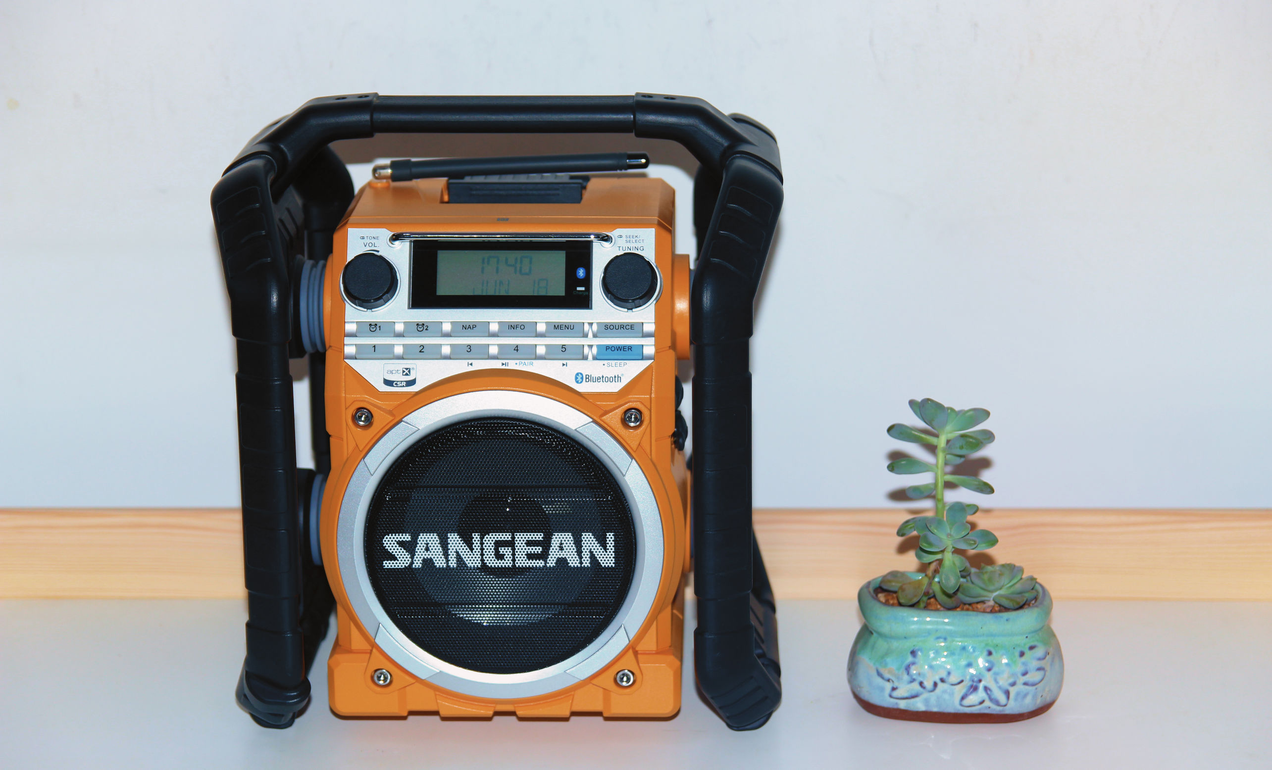 SANGEAN山进U4，被这个霸气的肌肉音响脸折服了，广场舞外放神器