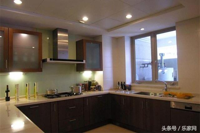 防潮湿吊顶用什么材料好寿命长,吊顶龙骨用什么材料防潮效果好