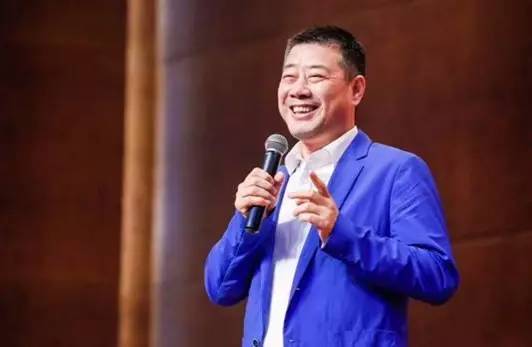 霸气！东北硬汉让国产奶粉在美国刷屏！1年狂卖46亿，还上了华尔街头条！