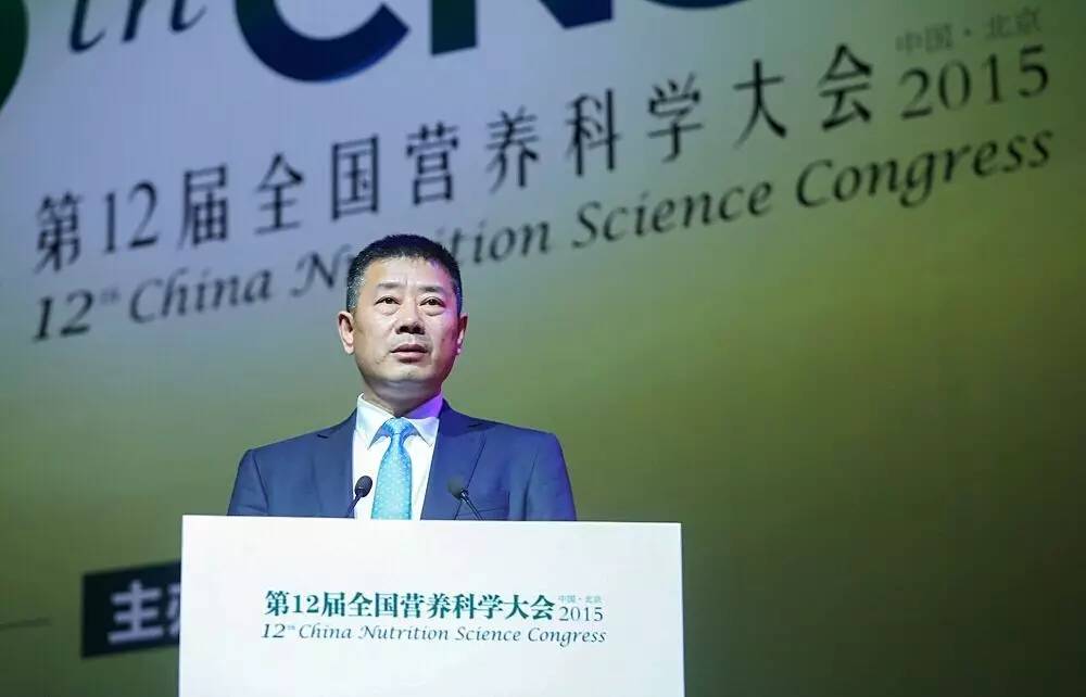 霸气！东北硬汉让国产奶粉在美国刷屏！1年狂卖46亿，还上了华尔街头条！