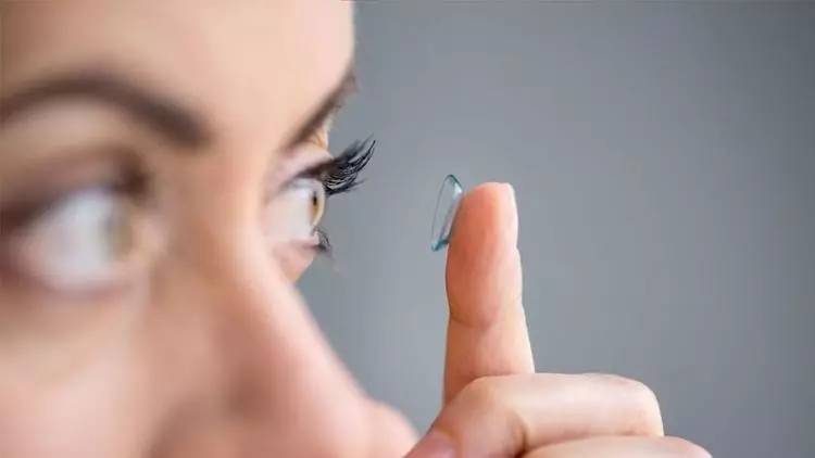 佩戴隐形眼镜日常小知识,隐形眼镜注意事项及佩戴方法