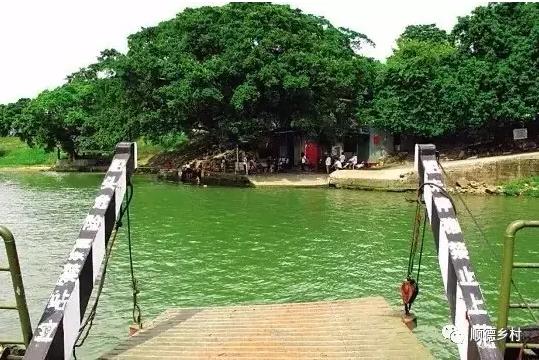 浮在海上的城市,漂浮在海面上的村