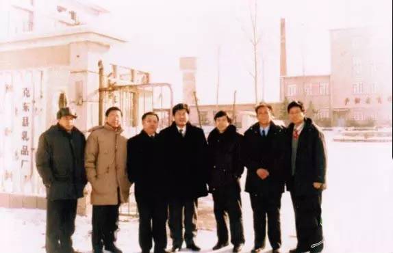 霸气！东北硬汉让国产奶粉在美国刷屏！1年狂卖46亿，还上了华尔街头条！