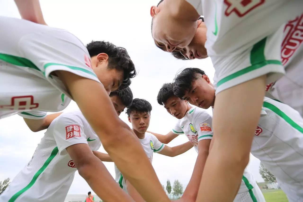 北京国安签约国青队,北京国安中超联赛牵手球童