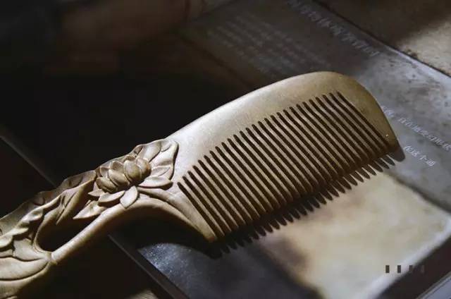 清新好物这个洗头按摩梳太实用了,又舒服又好用的木梳