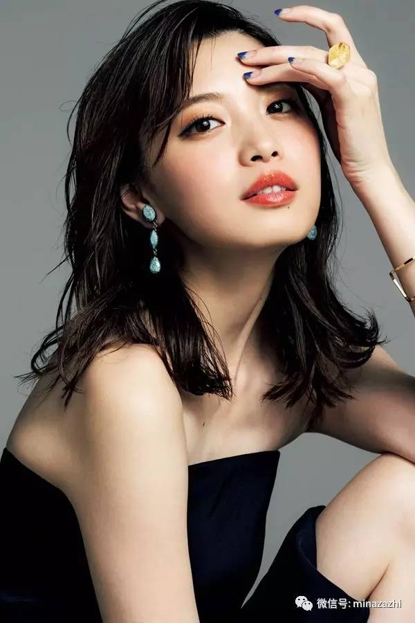 星宿暗夜蓝美瞳眼妆搭配,彩妆蓝色眼妆搭配