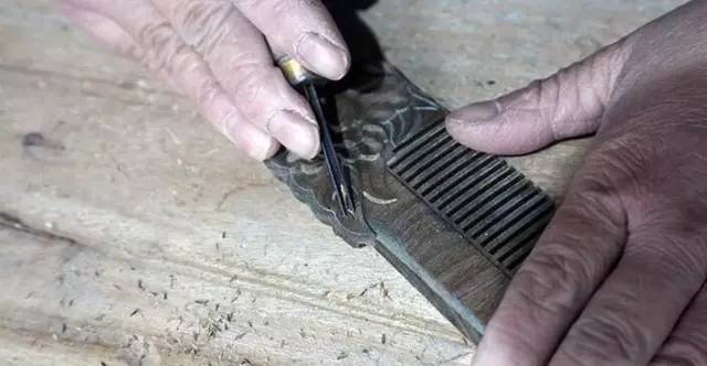 清新好物这个洗头按摩梳太实用了,又舒服又好用的木梳