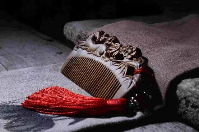 清新好物这个洗头按摩梳太实用了,又舒服又好用的木梳