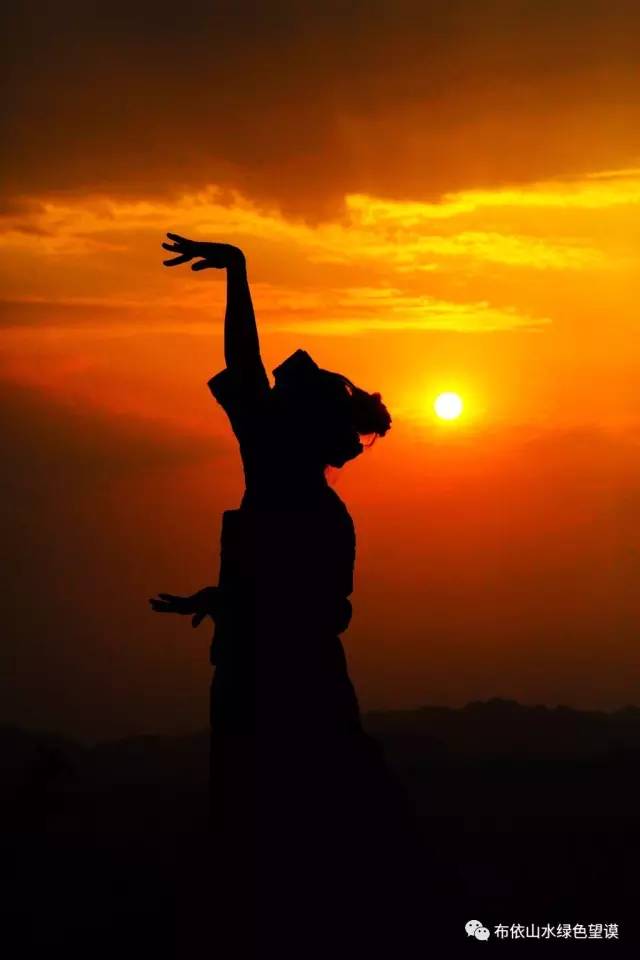 您好！我叫望谟，这是我的新名片~