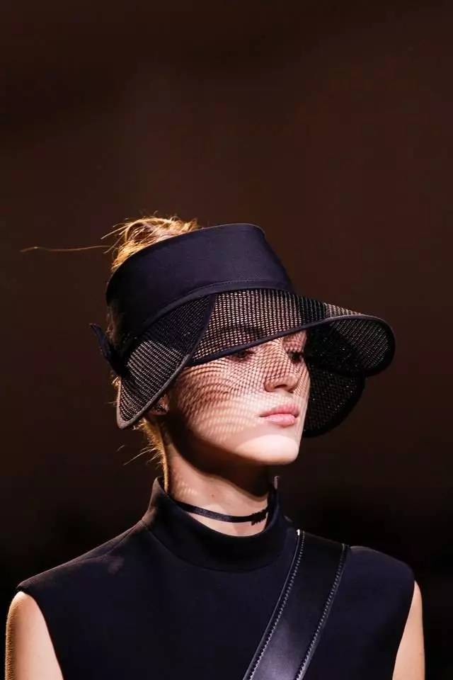 嘿闻哦!这些大牌防晒乳不合格!难道南宁妹注定要在暗中保护别人?