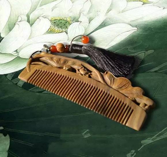 清新好物这个洗头按摩梳太实用了,又舒服又好用的木梳