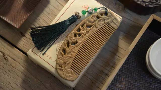 清新好物这个洗头按摩梳太实用了,又舒服又好用的木梳