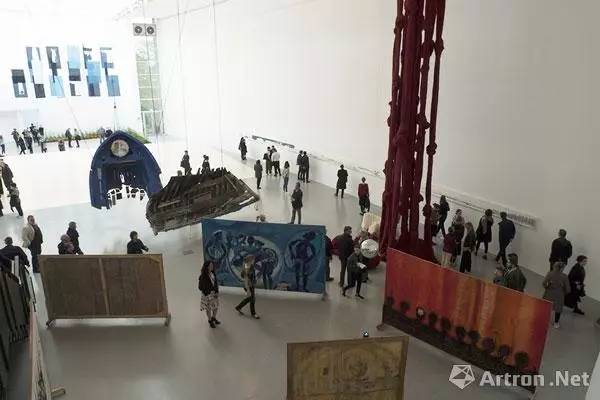 「直击卡塞尔」如何把卡塞尔打造成“最具政治性的”文献展？