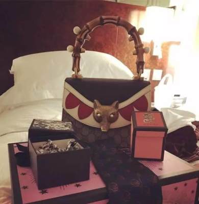 为什么好多大牌包包都有瑕疵,为什么这么多大牌包包这么便宜