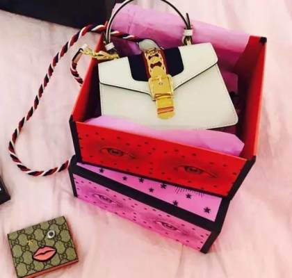 为什么好多大牌包包都有瑕疵,为什么这么多大牌包包这么便宜