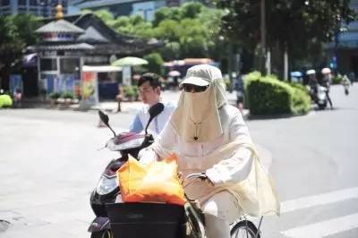 嘿闻哦!这些大牌防晒乳不合格!难道南宁妹注定要在暗中保护别人?