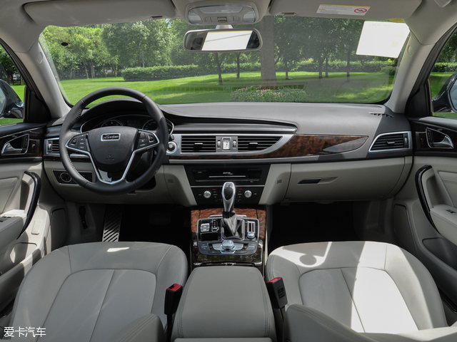 众泰z700高配和低配区别,众泰z700裸车价多少钱