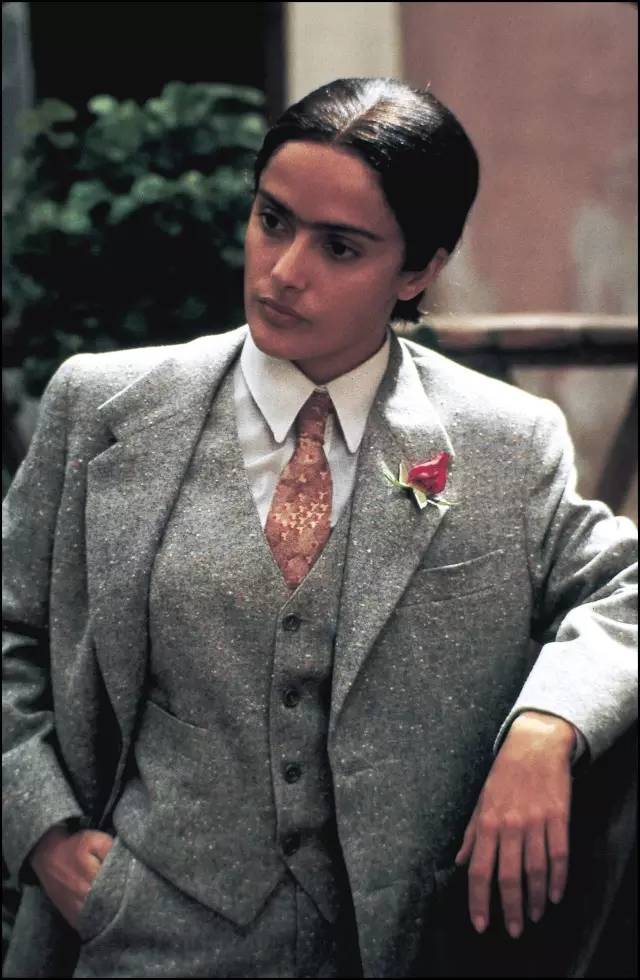 打开40年前登上VOGUE封面女画家的私人衣橱，被传奇震撼