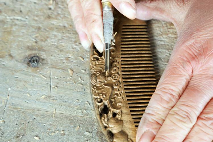 清新好物这个洗头按摩梳太实用了,又舒服又好用的木梳