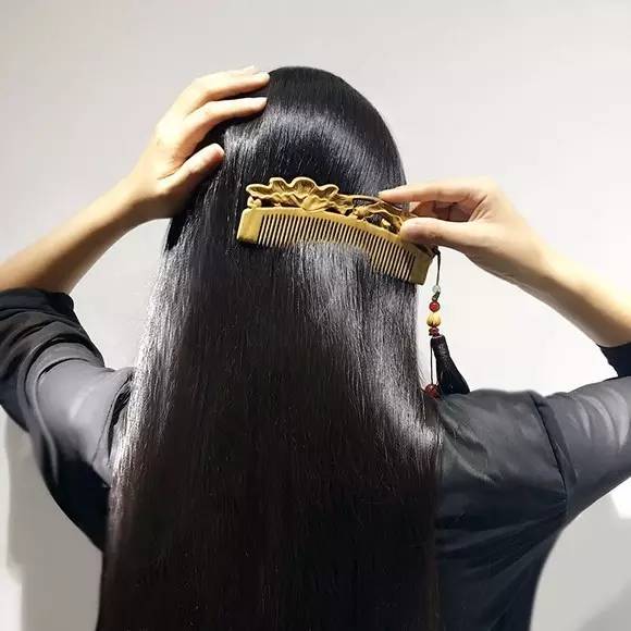 清新好物这个洗头按摩梳太实用了,又舒服又好用的木梳