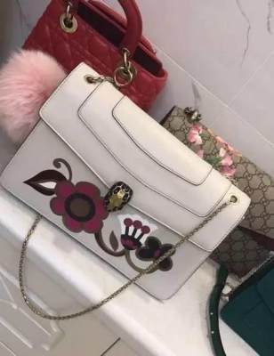 为什么好多大牌包包都有瑕疵,为什么这么多大牌包包这么便宜