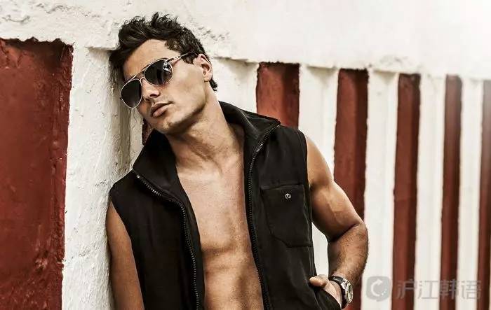 夏天怎么穿衣服最时尚男,夏天最尴尬的穿衣搭配男