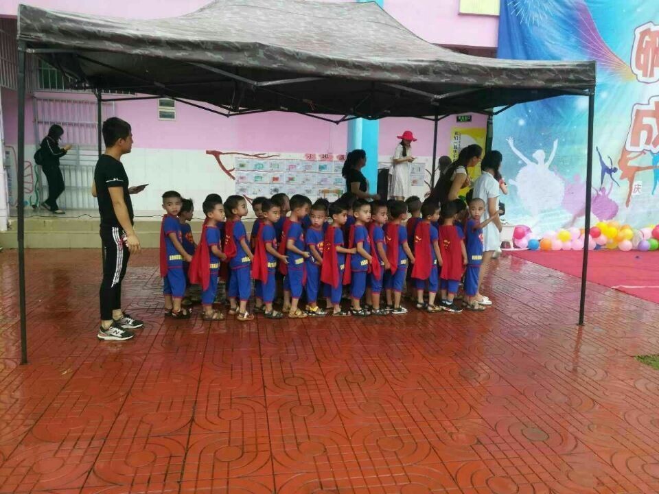 六一戴红领巾仿佛自己回到了童年,戴红领巾庆祝六一