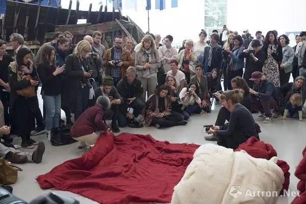 「直击卡塞尔」如何把卡塞尔打造成“最具政治性的”文献展？