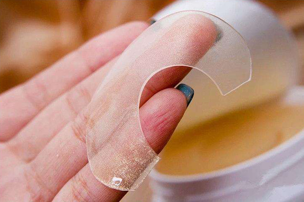 怎么正确敷眼膜再涂眼霜,眼膜眼霜怎么做