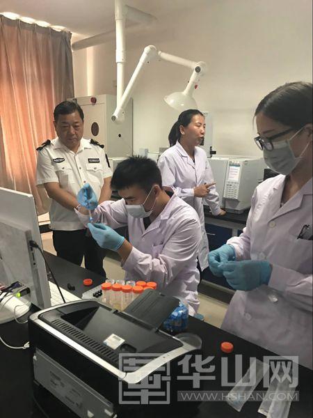 岩泉街道人大代表调研食品安全,临渭区人大调研食品安全