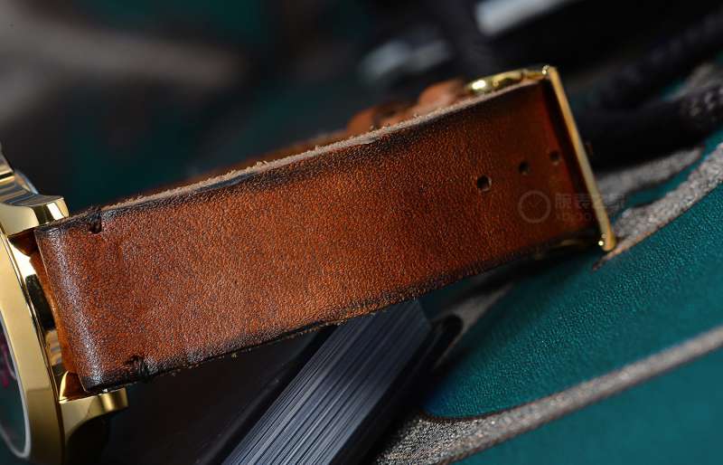 gucci鑵曡〃鐝犲疂绮捐嚧缁嗚妭鍖犲績鍛堢幇,gucci鏂版dive鏈烘鑵曡〃