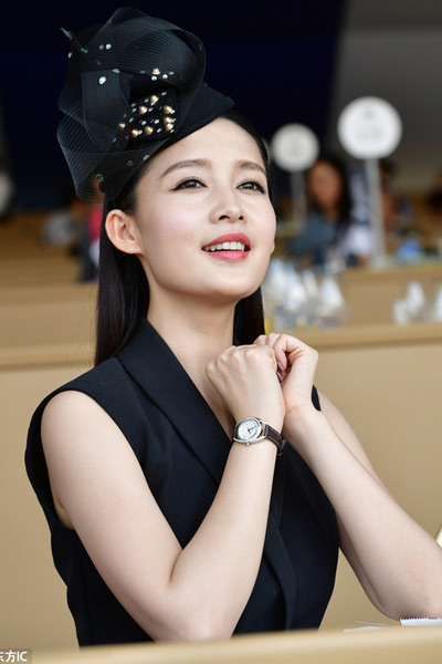 李沁牙齿黄不黄,李沁以前的牙齿有多黄