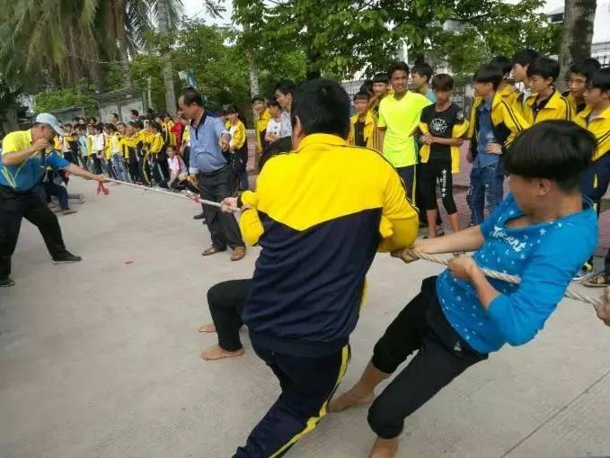 六一戴红领巾仿佛自己回到了童年,戴红领巾庆祝六一