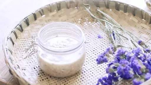 比吃饭更紧急，身体去角质今天晚上就得做起来