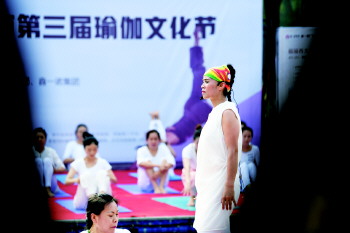 舞动瑜伽惊鸿一面,舞韵瑜伽流光飞舞