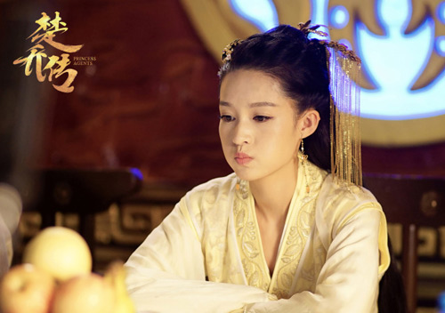 李沁牙齿黄不黄,李沁以前的牙齿有多黄