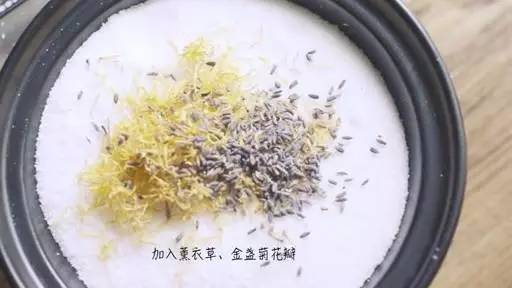 比吃饭更紧急，身体去角质今天晚上就得做起来