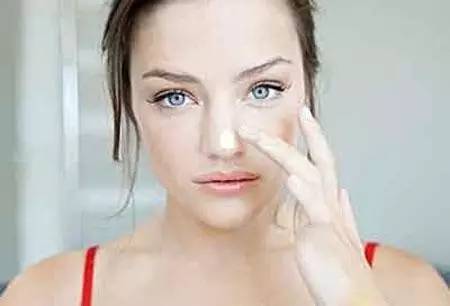 如何摆脱草莓鼻做好这三步就够了 (7个小妙招分享让你告别草莓鼻)