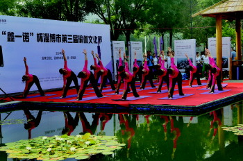 舞动瑜伽惊鸿一面,舞韵瑜伽流光飞舞