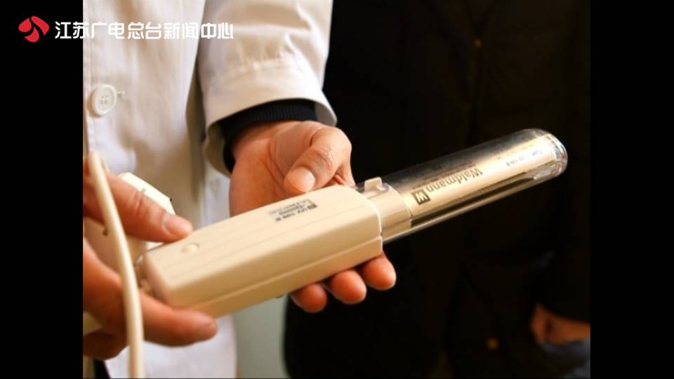 荧光灯怎么检测衣服是否有荧光剂,用紫光灯照衣服满荧光是咋回事