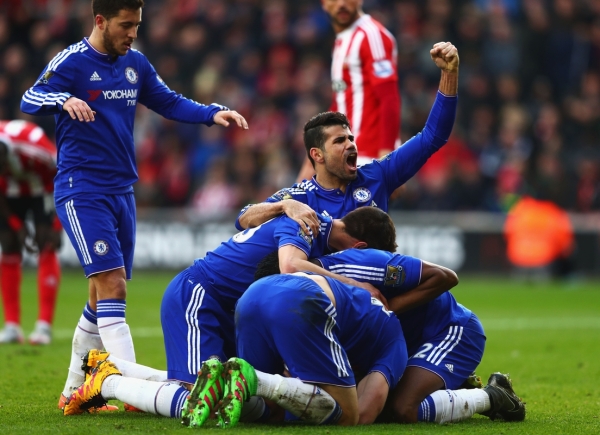 小法和皮尔洛长传球,gif首开纪录莫伊塞斯右脚抽射破门