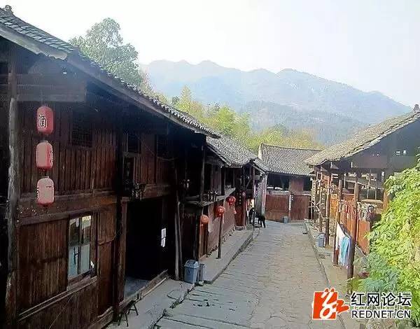 安化一老街居然藏了一位80岁绝美女理发师!