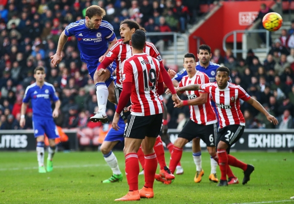 小法和皮尔洛长传球,gif首开纪录莫伊塞斯右脚抽射破门