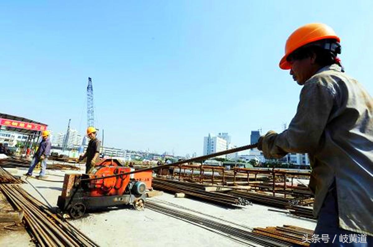 钢渣扎进男子大腿 医生手术2小时取出