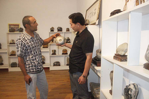 千万别卖石头给朋友，不然你会后悔的！