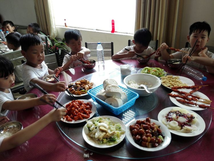 幼儿园毕业班夏令营活动,幼儿园大班毕业夏令营走进小学