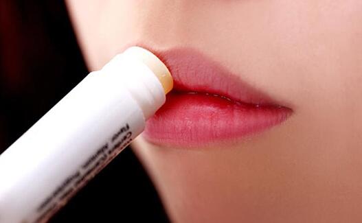 凡士林的妙用功效,凡士林除了护肤还有什么其他妙用