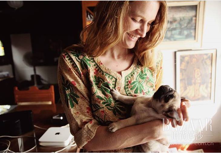 旅行照这么摆pose就很好看,出门旅游拍照姿势ins